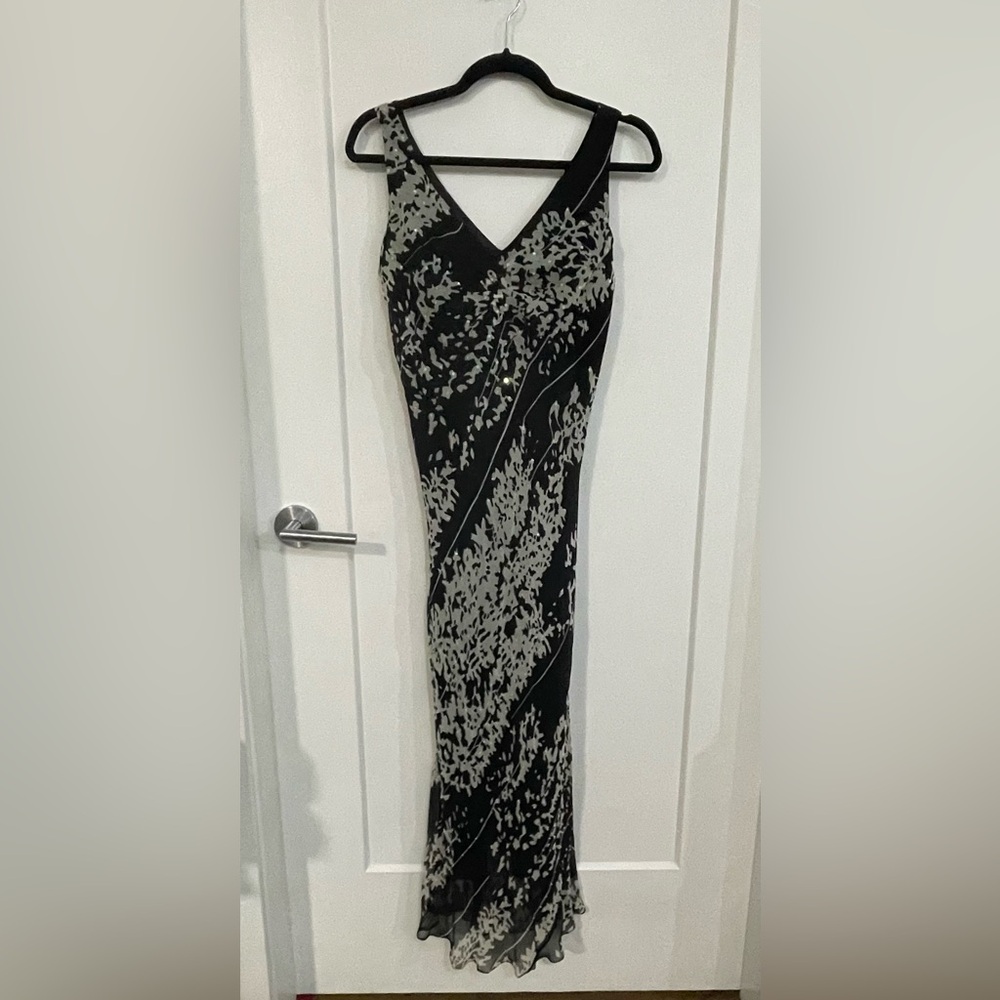 Vintage Y2K 100% Silk ice Beaded Floral Black and White Flowy Dress Size 8